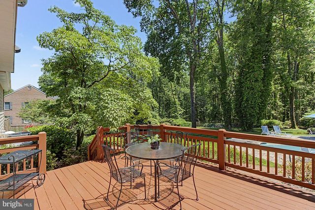 1 LAKECREST CT, Towson, MD 21286