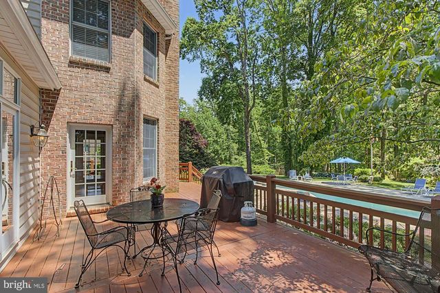 1 LAKECREST CT, Towson, MD 21286