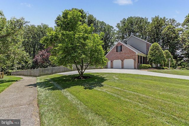 1 LAKECREST CT, Towson, MD 21286