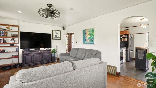 44927 228th Avenue SE, Enumclaw, WA 98022