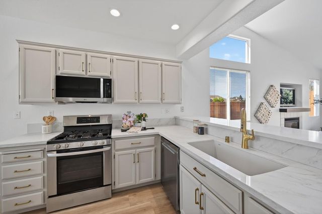 115 McNamee Dr, Folsom, CA 95630