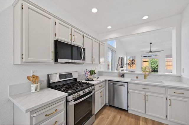 115 McNamee Dr, Folsom, CA 95630