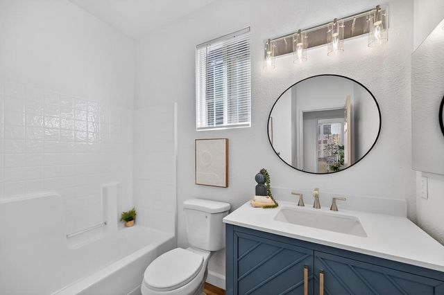 115 McNamee Dr, Folsom, CA 95630