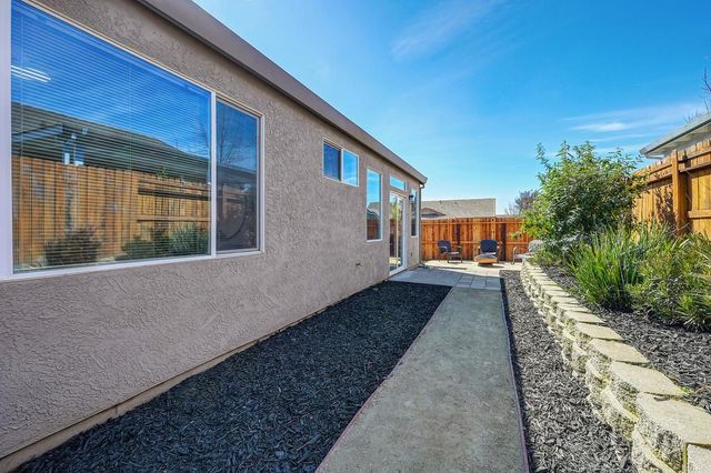 115 McNamee Dr, Folsom, CA 95630