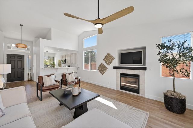 115 McNamee Dr, Folsom, CA 95630