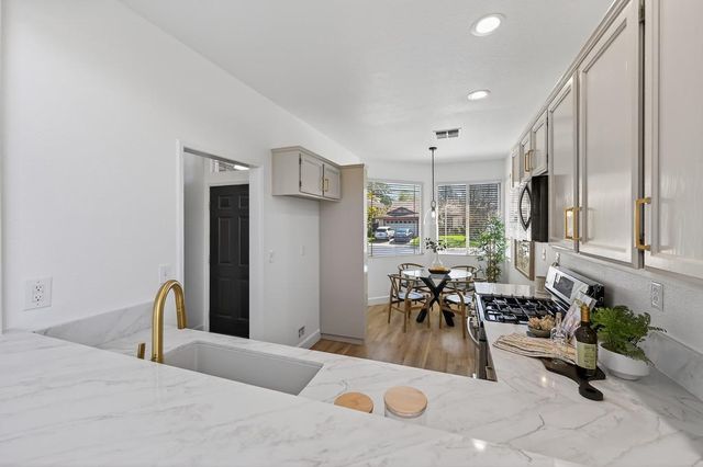 115 McNamee Dr, Folsom, CA 95630