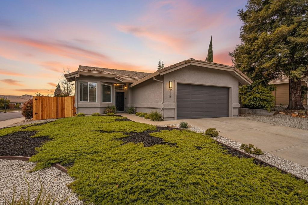 115 McNamee Dr, Folsom, CA 95630