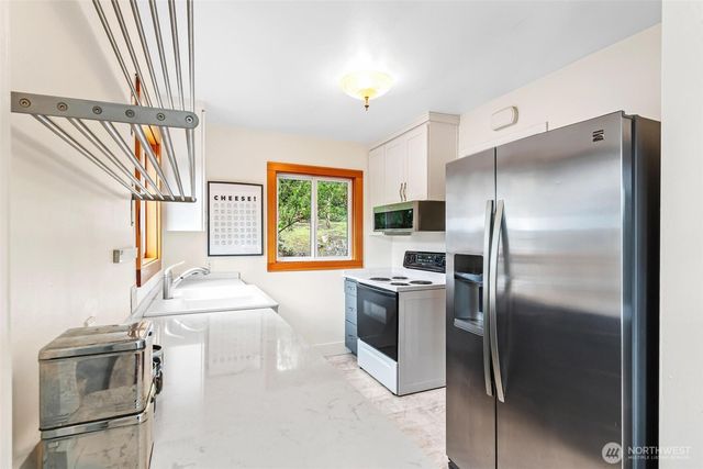 9911 31St Avenue SW, Seattle, WA 98126