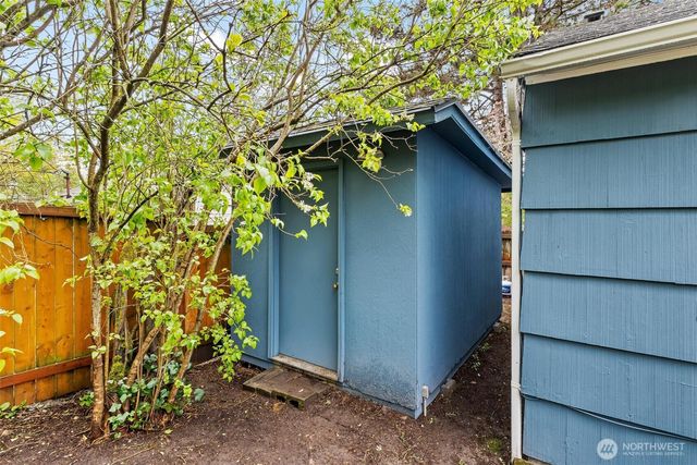 9911 31St Avenue SW, Seattle, WA 98126