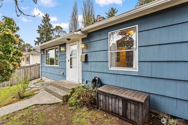 9911 31St Avenue SW, Seattle, WA 98126