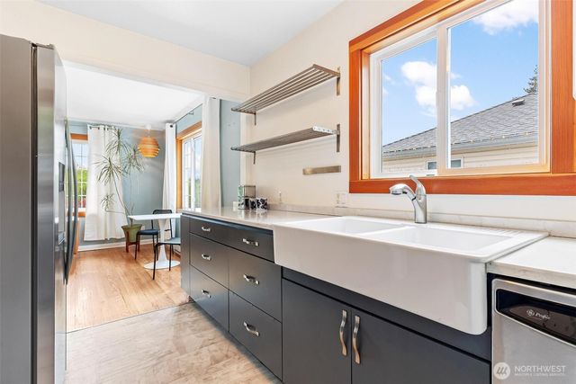 9911 31St Avenue SW, Seattle, WA 98126