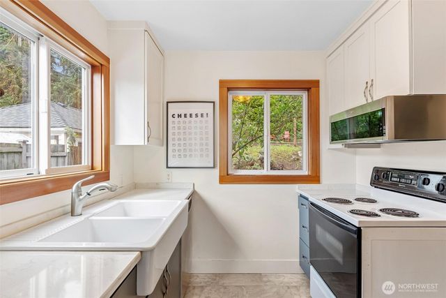 9911 31St Avenue SW, Seattle, WA 98126