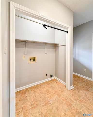 1209 Regency Blvd, Decatur, AL 35601