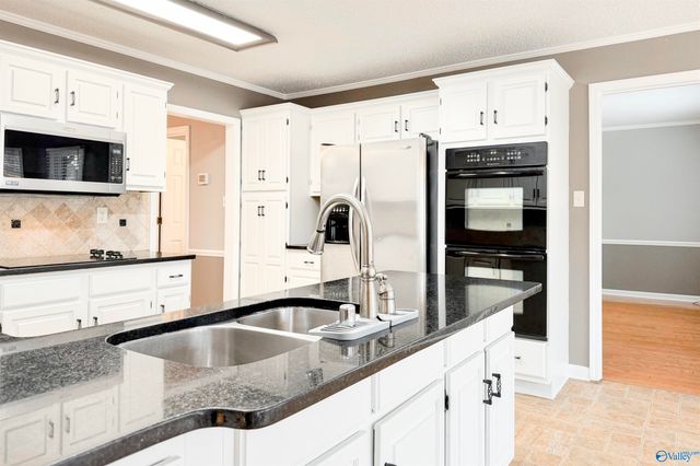 1209 Regency Blvd, Decatur, AL 35601