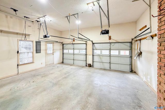 1209 Regency Blvd, Decatur, AL 35601