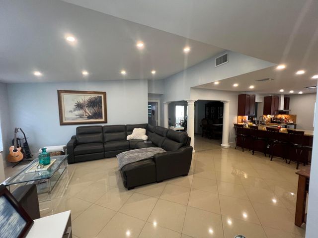 115 SW 34th Avenue, Deerfield Beach, FL 33442
