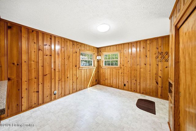 4003 Carol Rd, Louisville, KY 40218