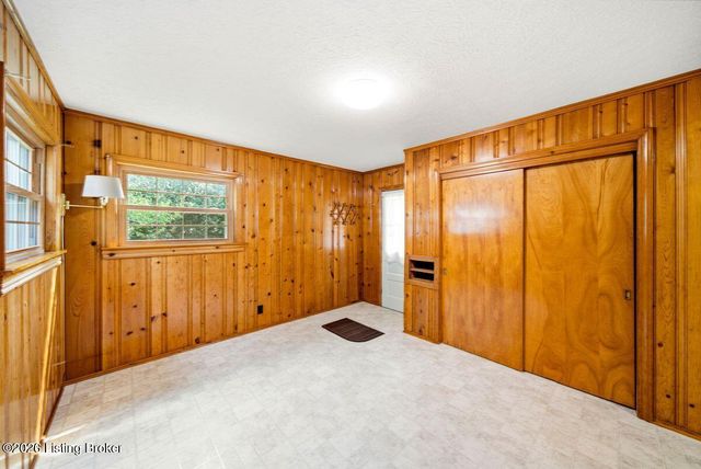 4003 Carol Rd, Louisville, KY 40218