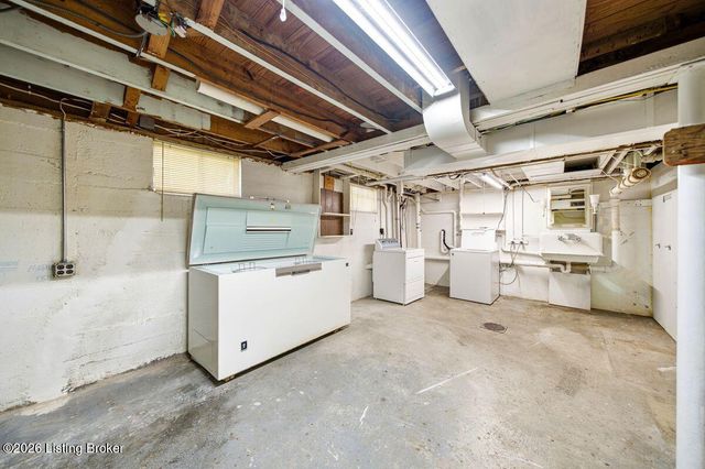 4003 Carol Rd, Louisville, KY 40218