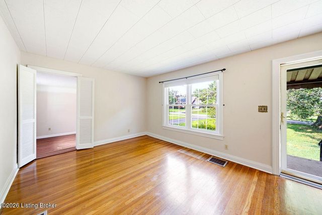4003 Carol Rd, Louisville, KY 40218