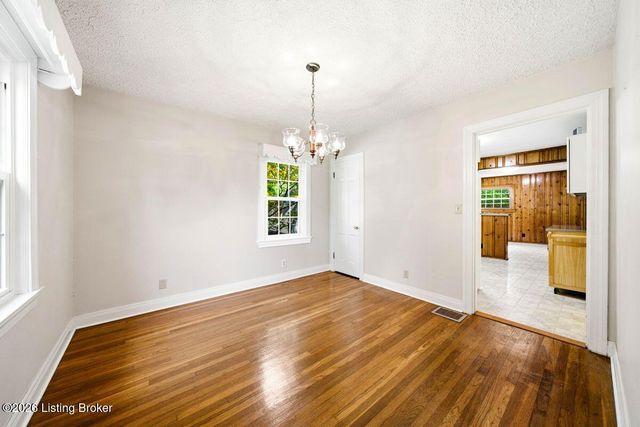 4003 Carol Rd, Louisville, KY 40218