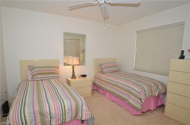 10682 GULFSHORE DR 304 C, Naples, FL 34108