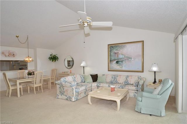 10682 GULFSHORE DR 304 C, Naples, FL 34108