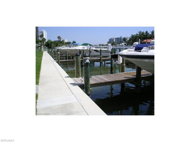 10682 GULFSHORE DR 304 C, Naples, FL 34108