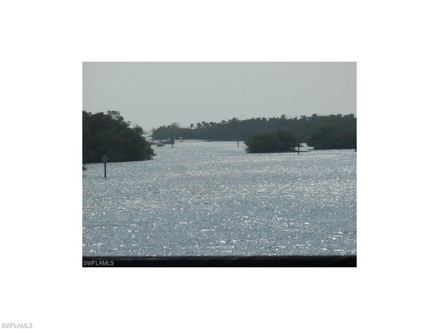 10682 GULFSHORE DR 304 C, Naples, FL 34108