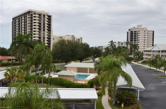 10682 GULFSHORE DR 304 C, Naples, FL 34108