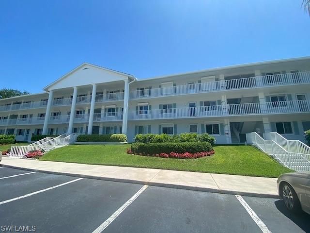 10682 GULFSHORE DR 304 C, Naples, FL 34108