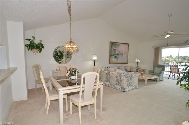 10682 GULFSHORE DR 304 C, Naples, FL 34108
