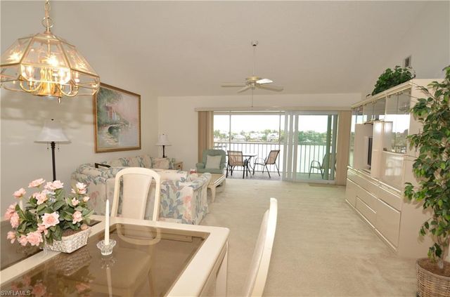 10682 GULFSHORE DR 304 C, Naples, FL 34108