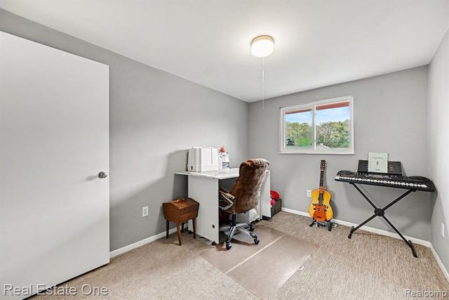 899 Rachelle Street, White Lake, MI 48386