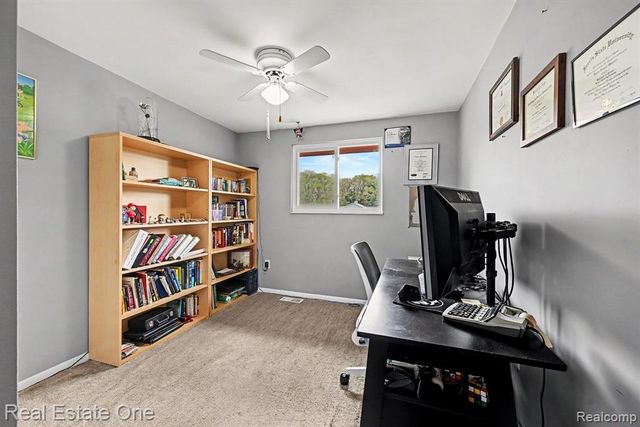 899 Rachelle Street, White Lake, MI 48386
