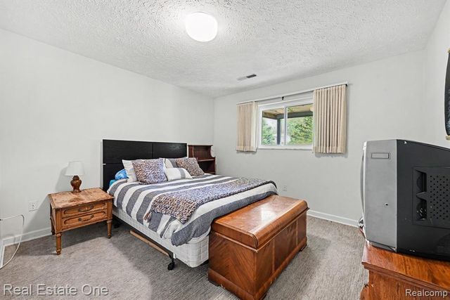 899 Rachelle Street, White Lake, MI 48386