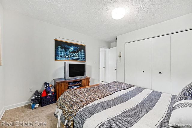 899 Rachelle Street, White Lake, MI 48386