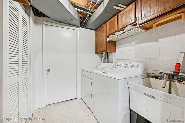 899 Rachelle Street, White Lake, MI 48386