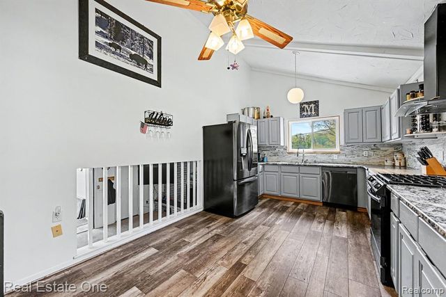 899 Rachelle Street, White Lake, MI 48386