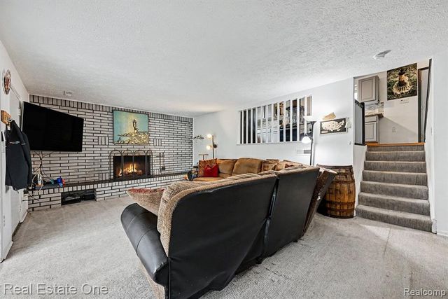899 Rachelle Street, White Lake, MI 48386