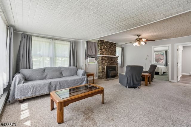 15 Elm St, Mount Olive Twp., NJ 07828