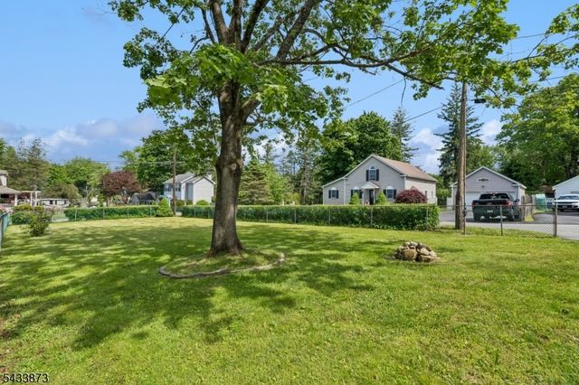 15 Elm St, Mount Olive Twp., NJ 07828