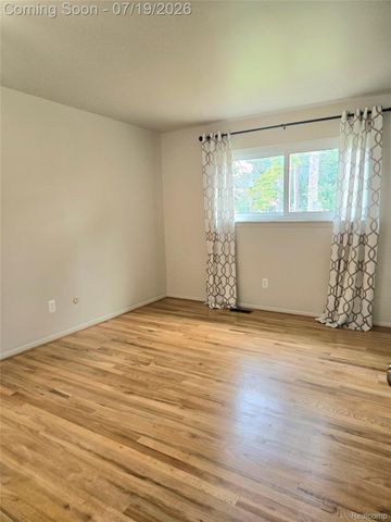 3639 Pall Drive, Warren, MI 48092