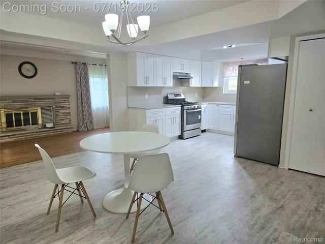 3639 Pall Drive, Warren, MI 48092