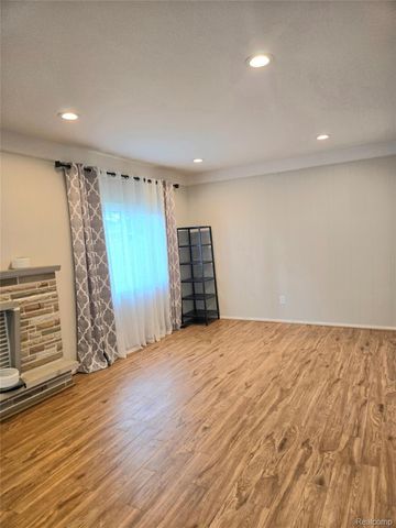 3639 Pall Drive, Warren, MI 48092