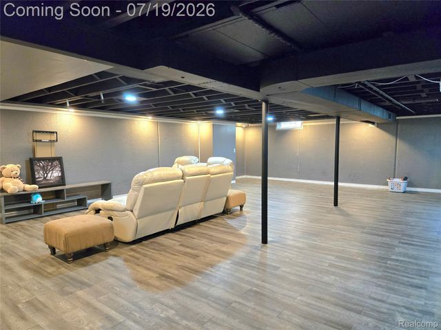 3639 Pall Drive, Warren, MI 48092