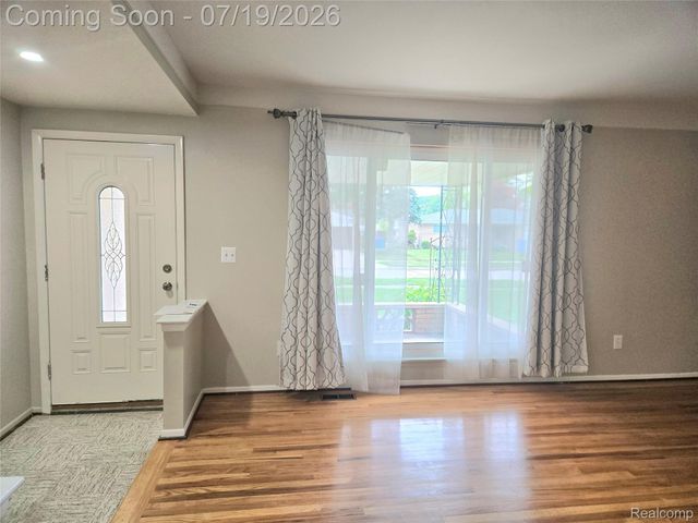 3639 Pall Drive, Warren, MI 48092