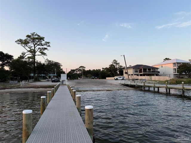 1032 Shady Pine Dr, Gulf Breeze, FL 32563