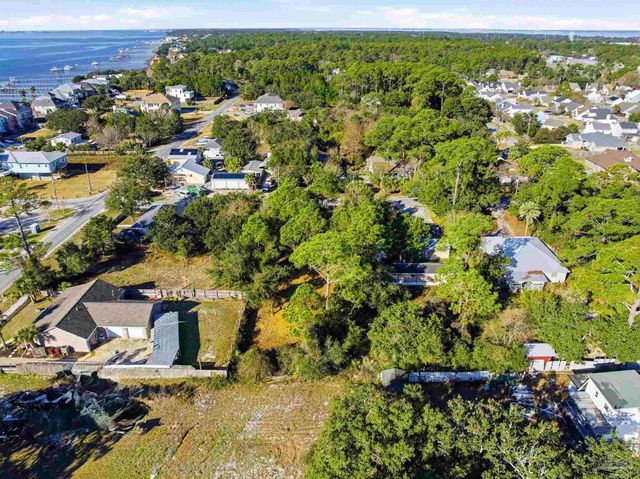 1032 Shady Pine Dr, Gulf Breeze, FL 32563