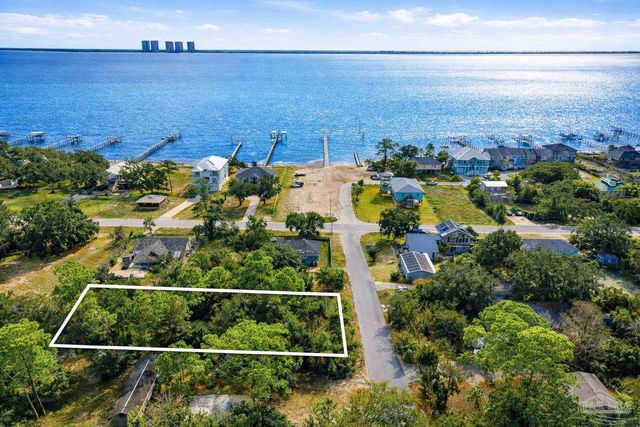 1032 Shady Pine Dr, Gulf Breeze, FL 32563